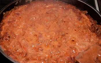 Hackfleischsosse köcheln lassen