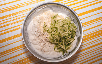 Tzatzikimasse mischen